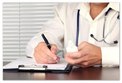 Le médecin prescrit le médicament