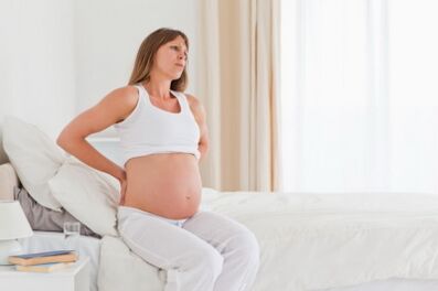 Maux de dos chez une fille enceinte